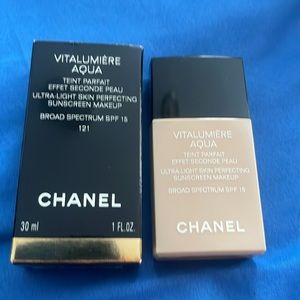 - Chanel, VITALUMIÈRE AQUA . SPF 15. # 121. New